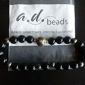 Black onyx and gold bracelet